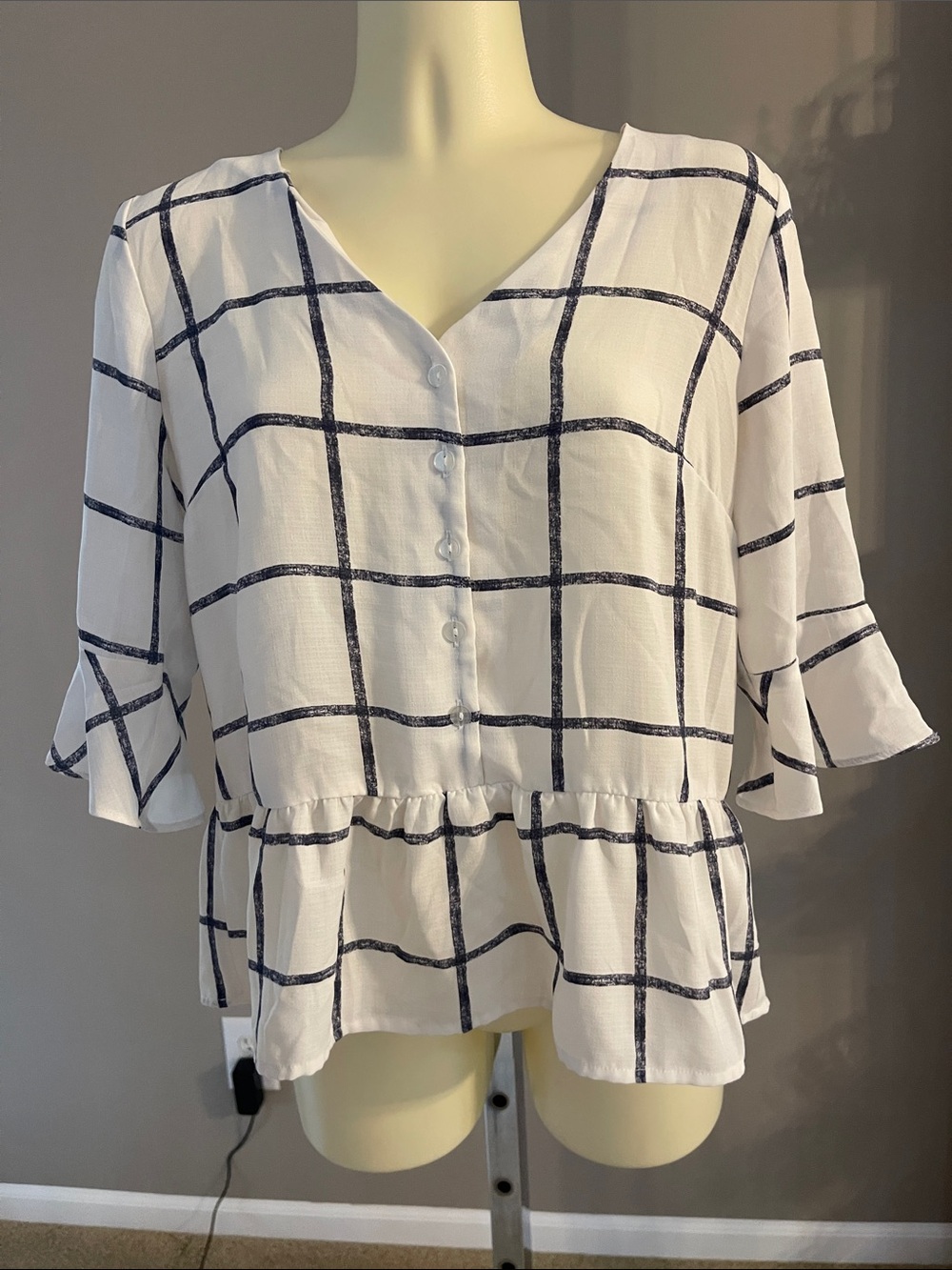 BCX Women's White V-Neck Grid Button Peplum Top  EUC